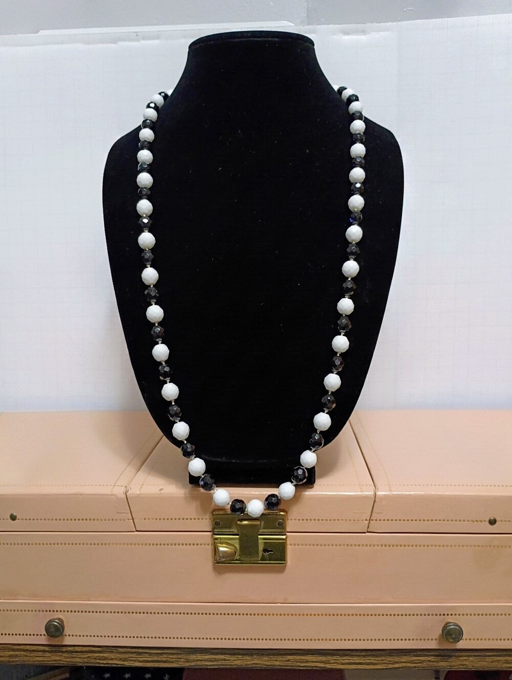 Hattie Carnegie Vintage Black and White Necklace